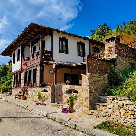 Rimovata Kashta Guest House Лєштен Екстер'єр фото