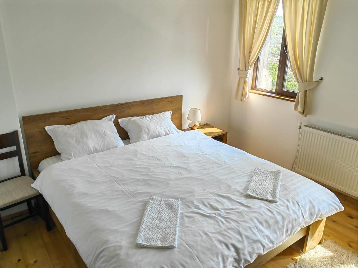 Rimovata Kashta Guest House Лєштен Екстер'єр фото