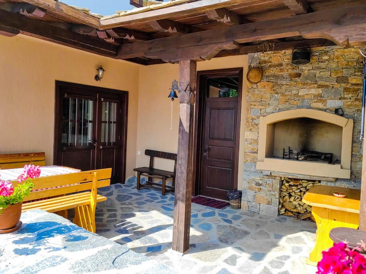 Rimovata Kashta Guest House Лєштен Екстер'єр фото