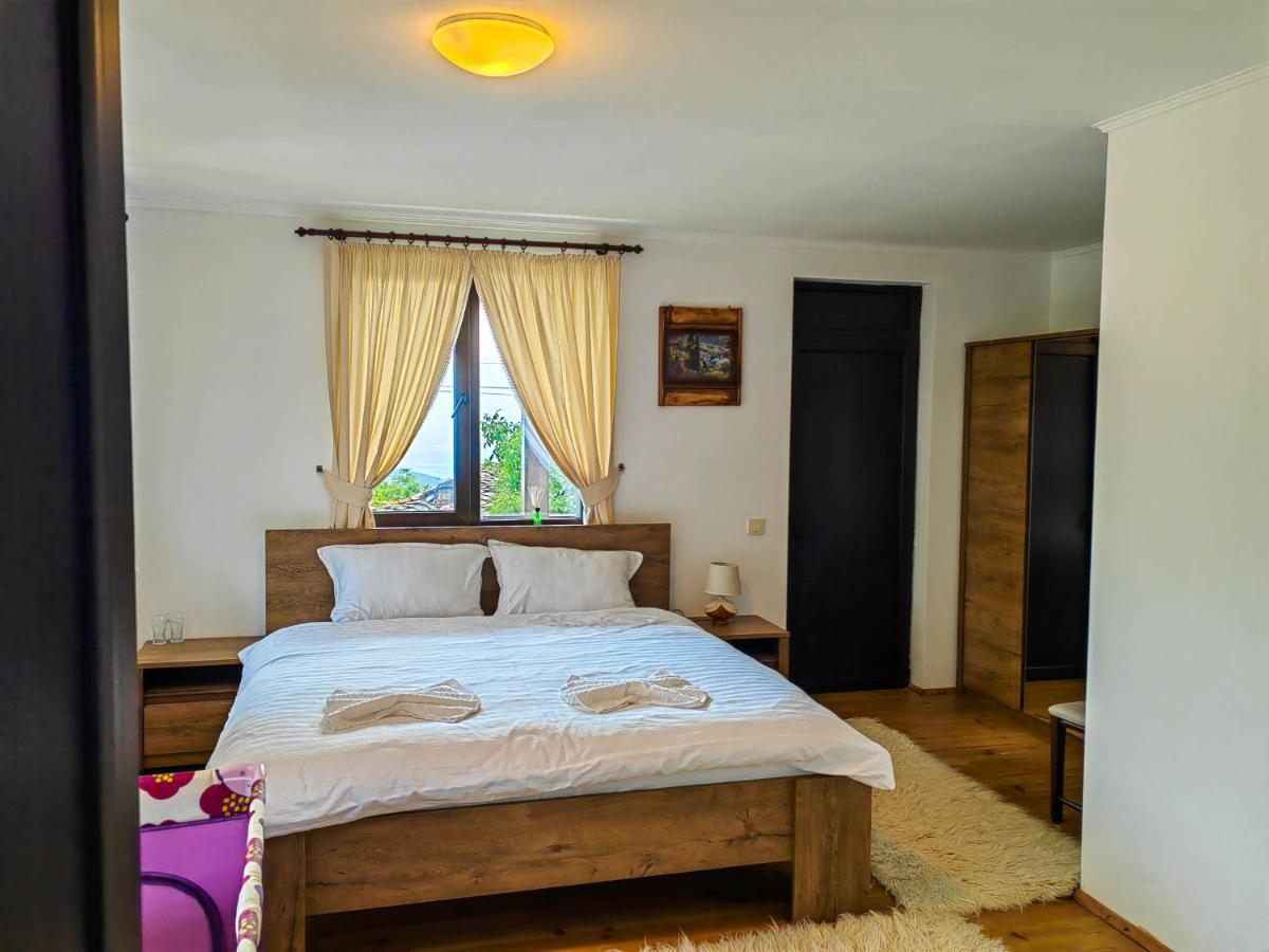 Rimovata Kashta Guest House Лєштен Екстер'єр фото