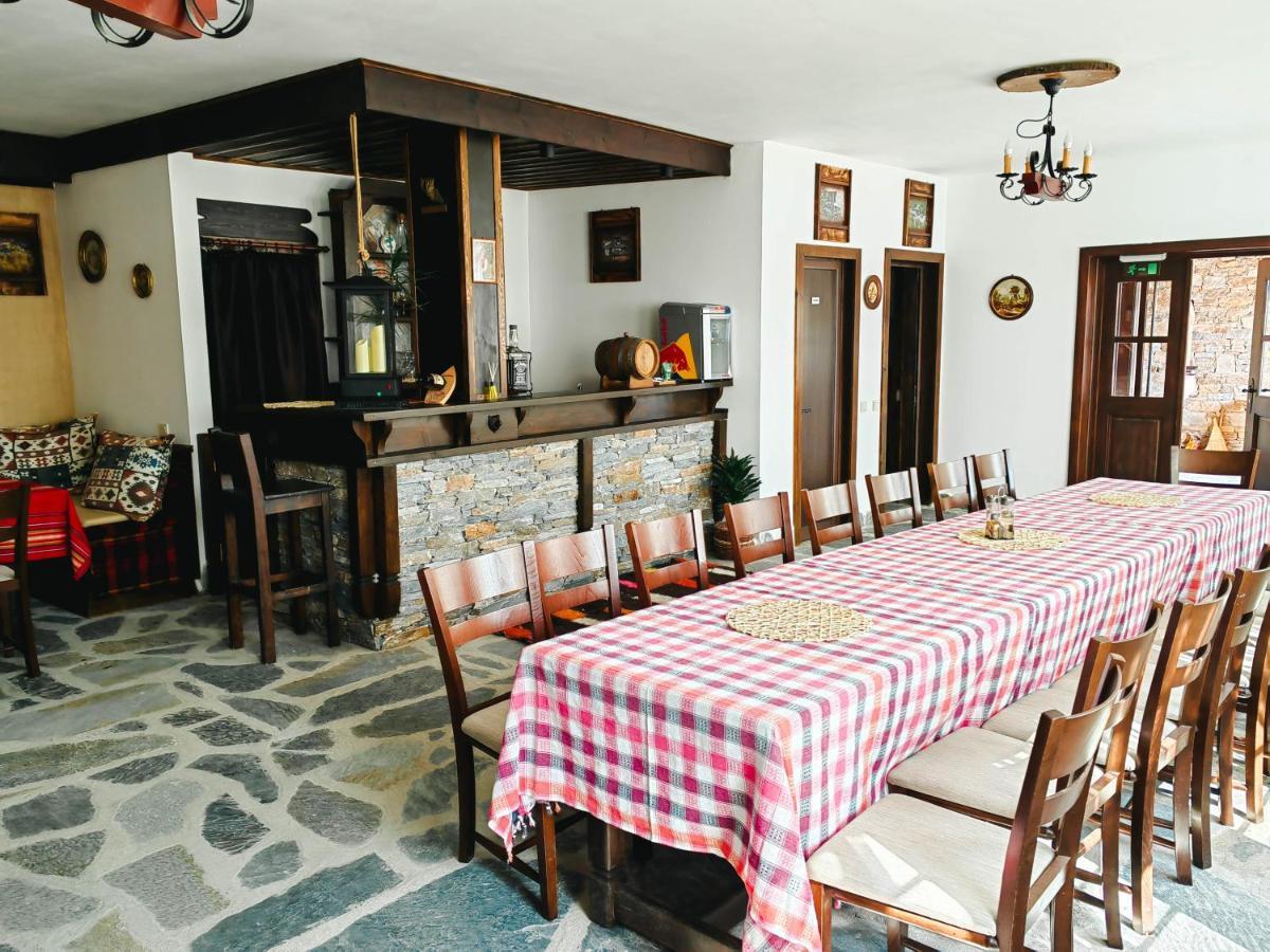 Rimovata Kashta Guest House Лєштен Екстер'єр фото