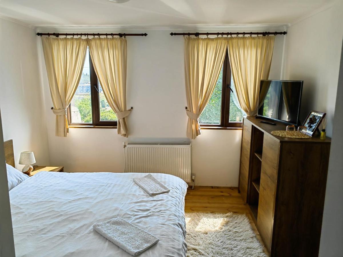 Rimovata Kashta Guest House Лєштен Екстер'єр фото