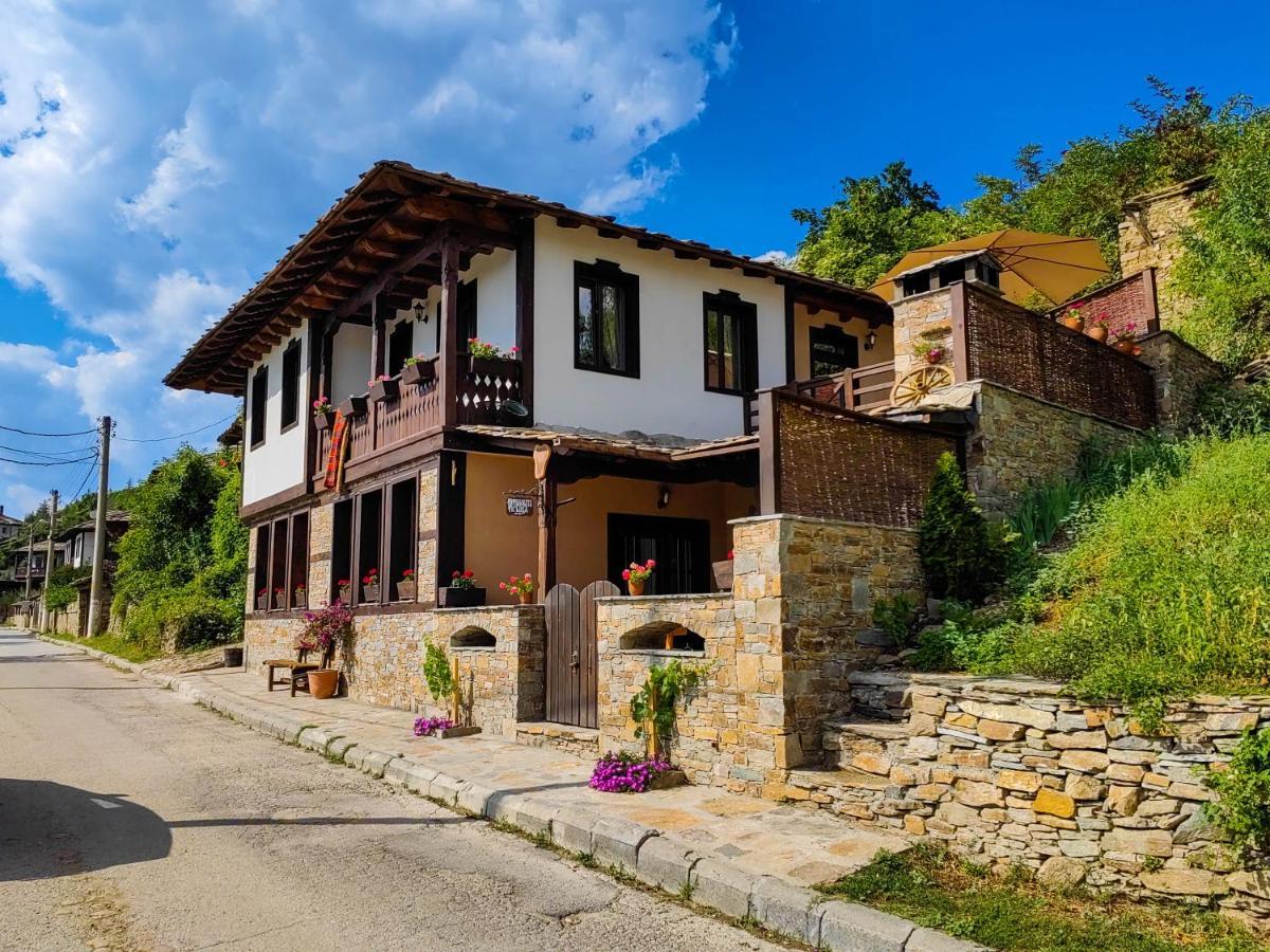 Rimovata Kashta Guest House Лєштен Екстер'єр фото