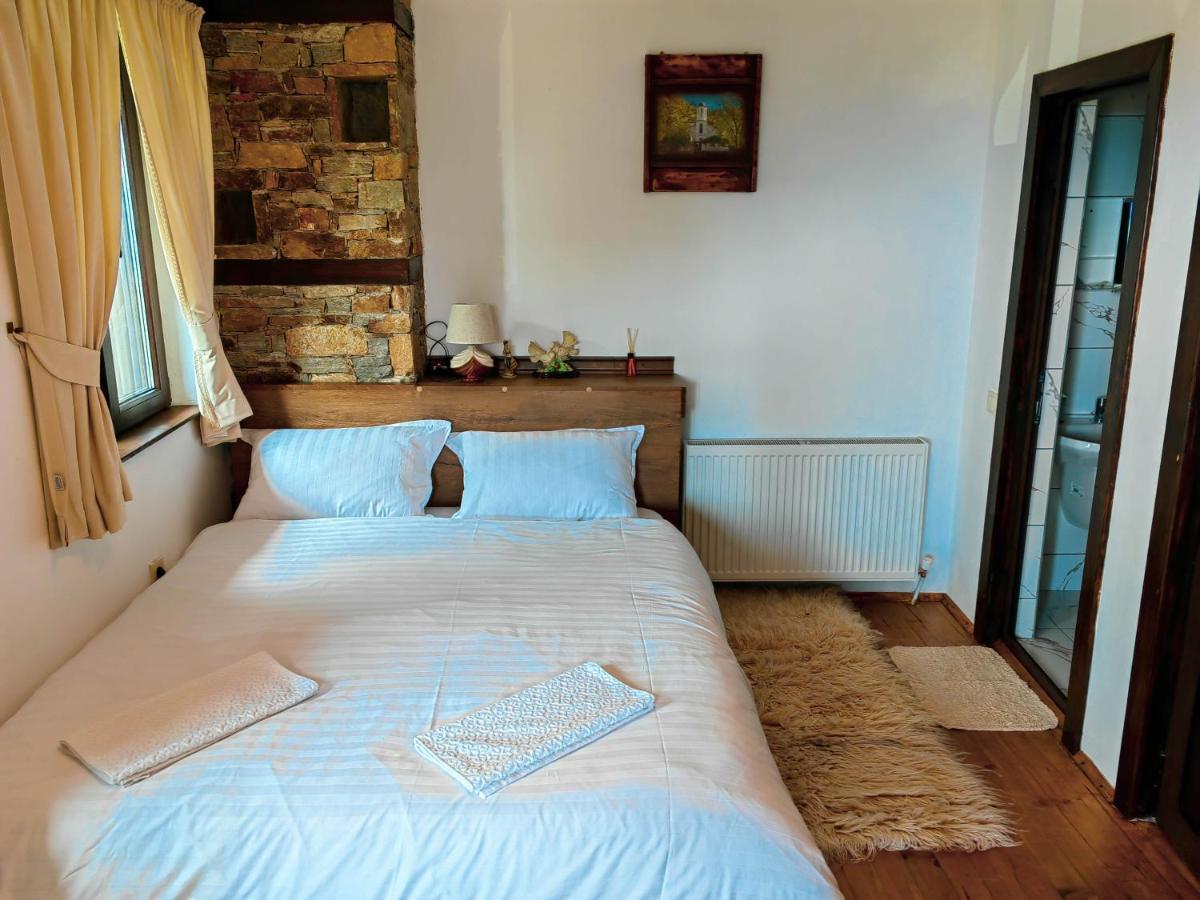 Rimovata Kashta Guest House Лєштен Екстер'єр фото