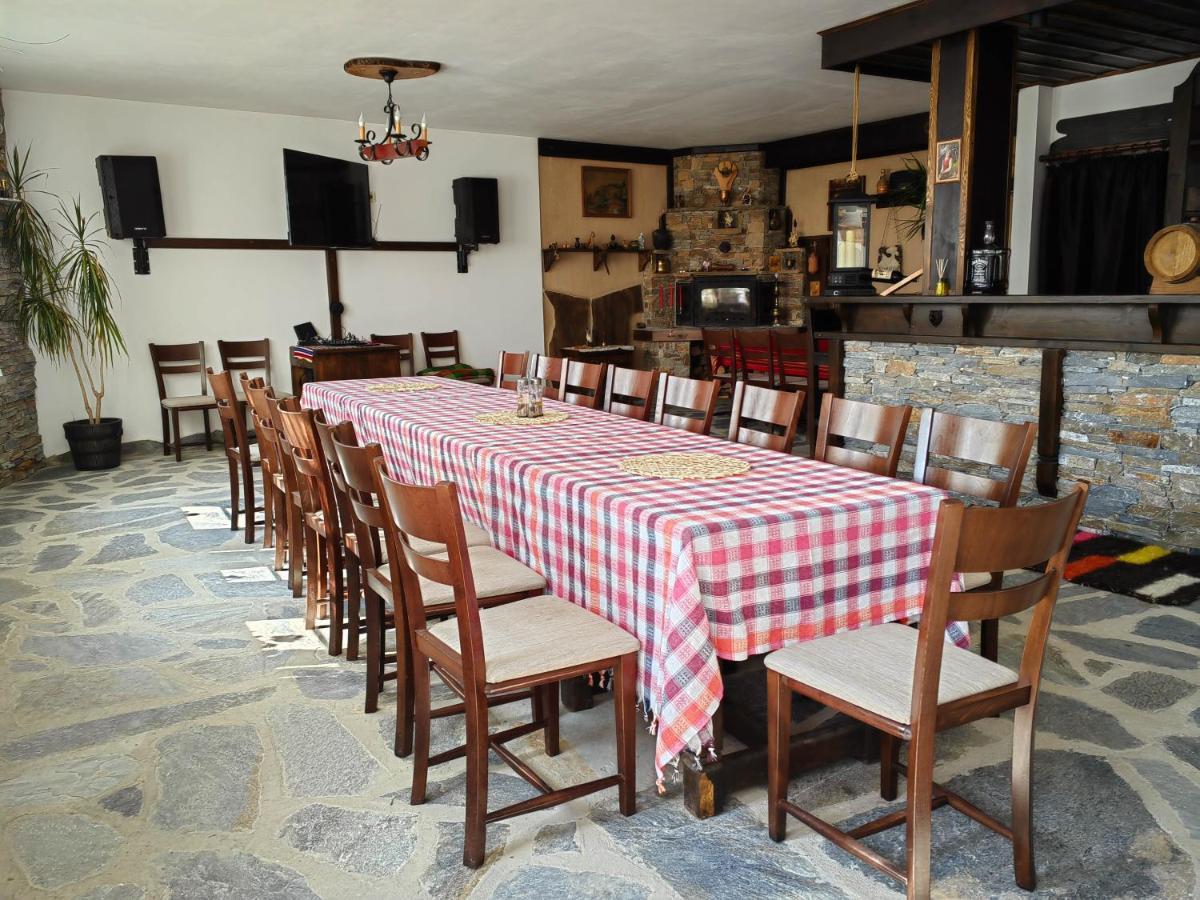 Rimovata Kashta Guest House Лєштен Екстер'єр фото