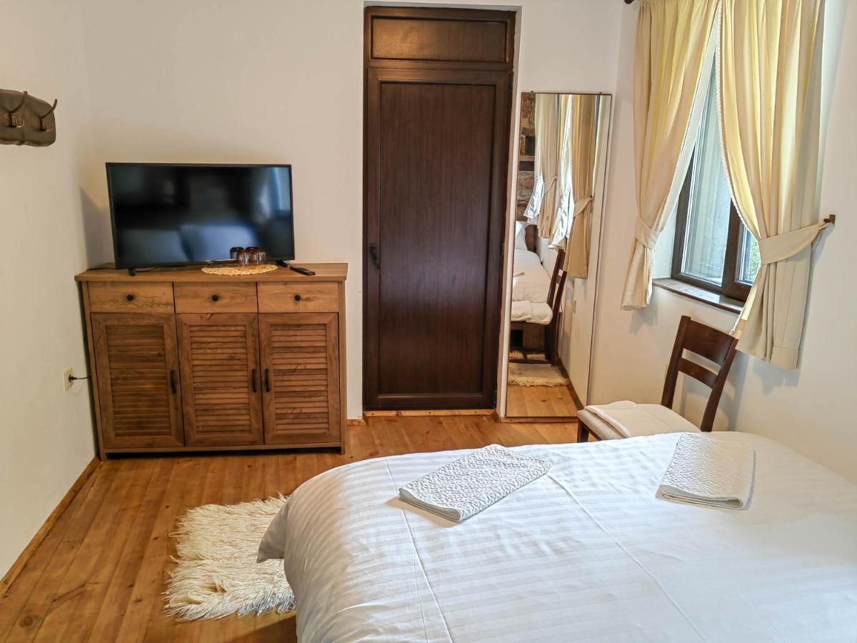 Rimovata Kashta Guest House Лєштен Екстер'єр фото