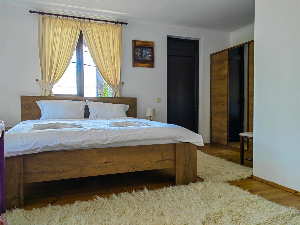 Rimovata Kashta Guest House Лєштен Екстер'єр фото
